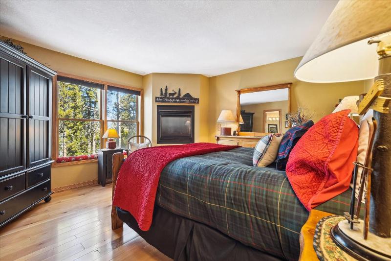 Wildwood Peaks: Secluded Breckenridge Cabin with Hot Tub and Ski Area Views - image 39