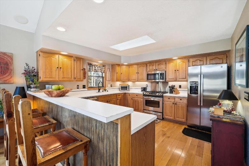 Wildwood Peaks: Secluded Breckenridge Cabin with Hot Tub and Ski Area Views - image 32