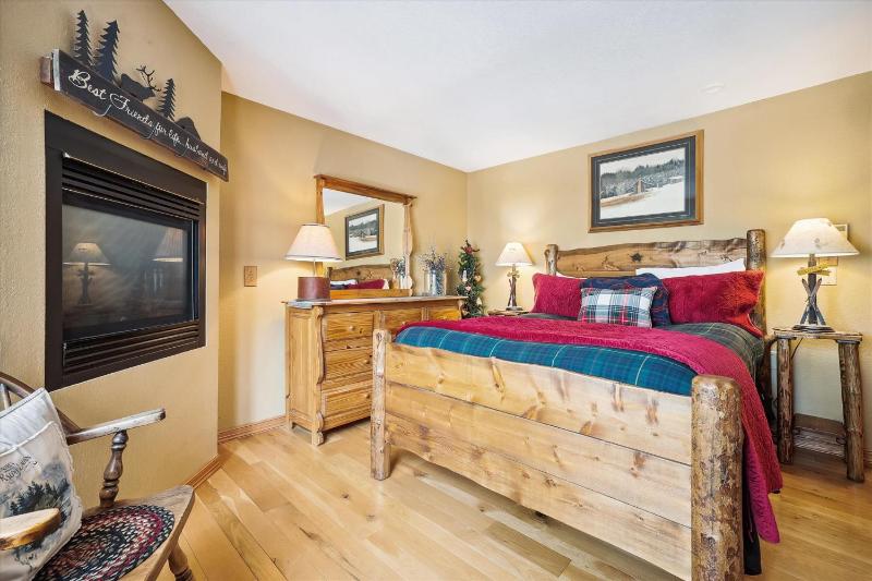 Wildwood Peaks: Secluded Breckenridge Cabin with Hot Tub and Ski Area Views - image 6