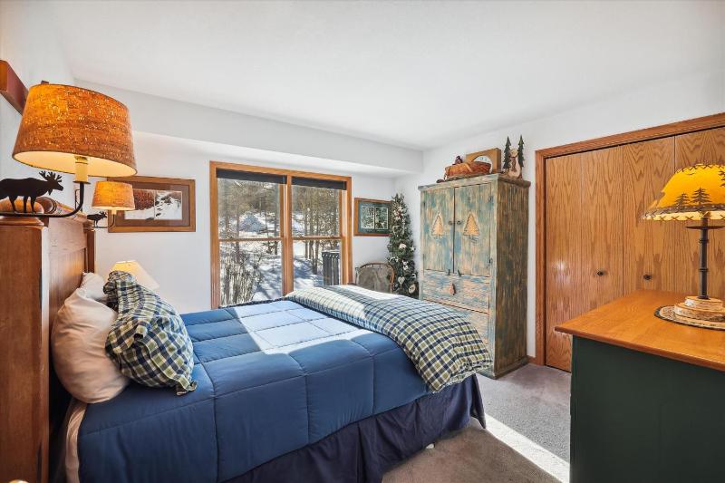 Wildwood Peaks: Secluded Breckenridge Cabin with Hot Tub and Ski Area Views - image 45
