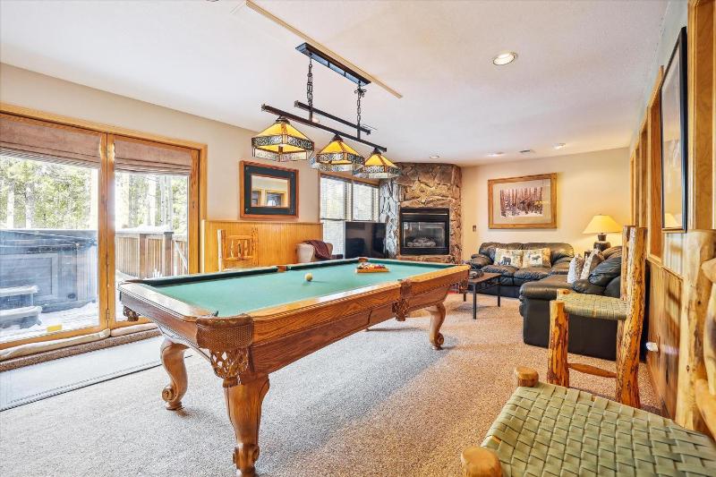 Wildwood Peaks: Secluded Breckenridge Cabin with Hot Tub and Ski Area Views - image 28