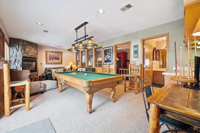 Wildwood Peaks: Secluded Breckenridge Cabin with Hot Tub and Ski Area Views - image 29