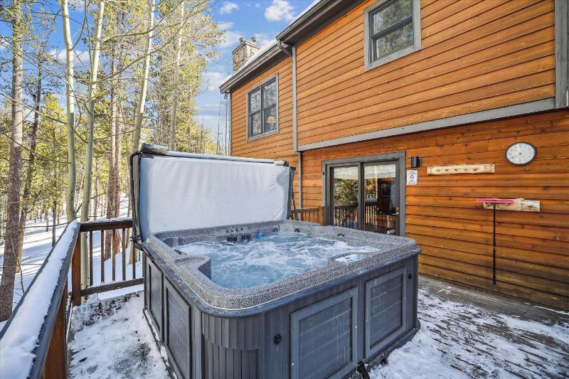 Wildwood Peaks: Secluded Breckenridge Cabin with Hot Tub and Ski Area Views - image 43