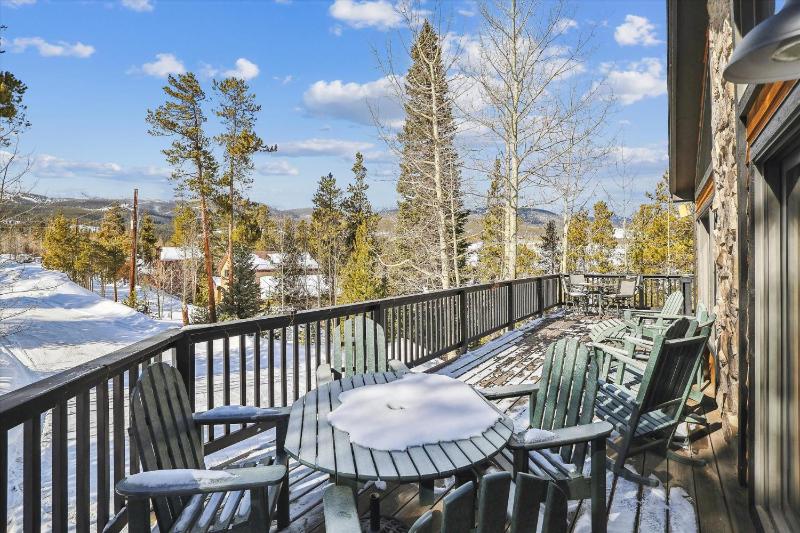 Wildwood Peaks: Secluded Breckenridge Cabin with Hot Tub and Ski Area Views - image 26