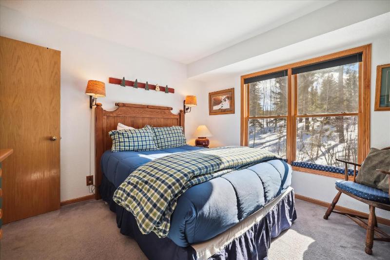 Wildwood Peaks: Secluded Breckenridge Cabin with Hot Tub and Ski Area Views - image 44