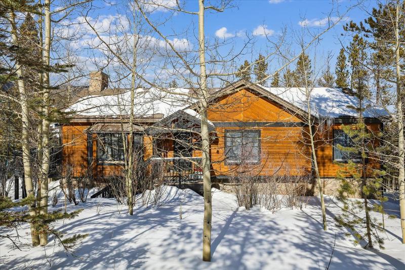 Wildwood Peaks: Secluded Breckenridge Cabin with Hot Tub and Ski Area Views - image 41