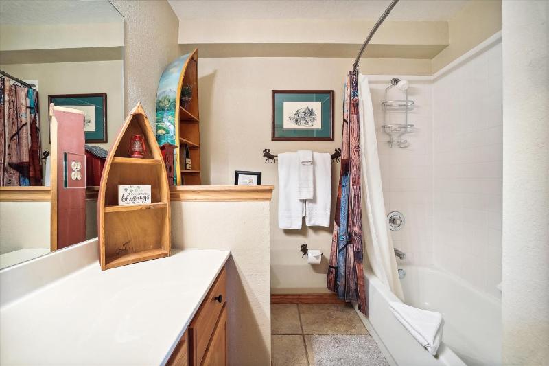 Wildwood Peaks: Secluded Breckenridge Cabin with Hot Tub and Ski Area Views - image 17