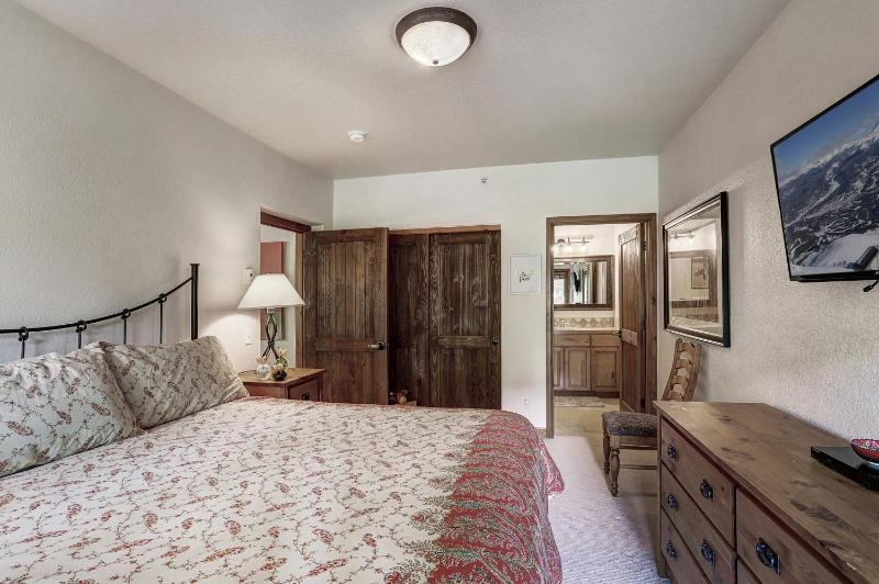 Tyra Riverbend 213: Ski In Ski Out Breckenridge Condo - image 16