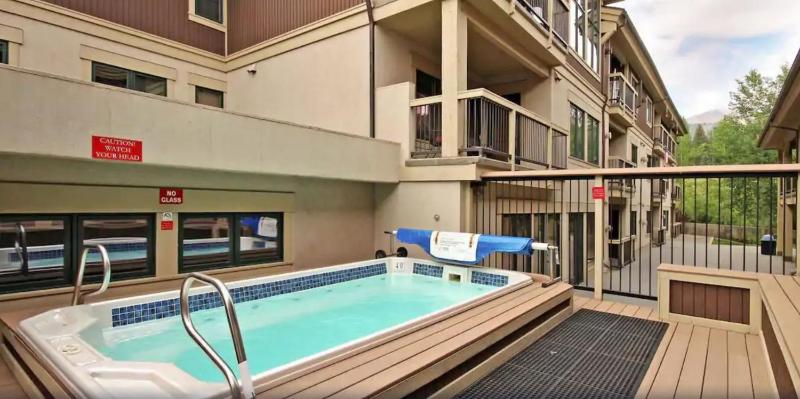 Tyra Riverbend 111: Ski In/Out Breckenridge Condo with Hot Tubs - image 8