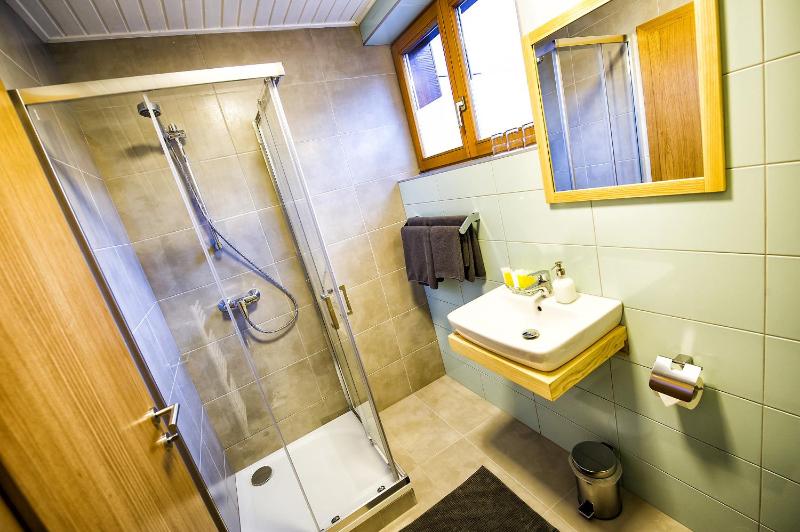 Comfort Triple Room with Shower image 2