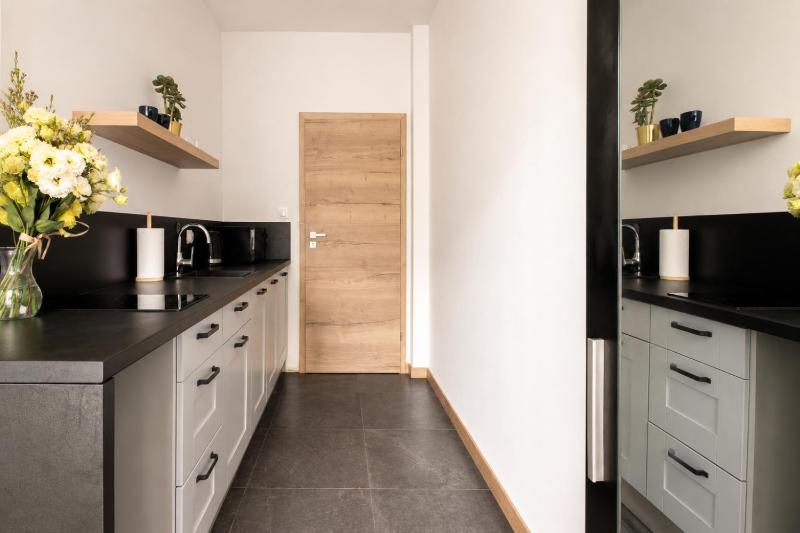PiotrApartments - Central Warsaw Wilcza - Luxury Apartment - Prime Location - image 4