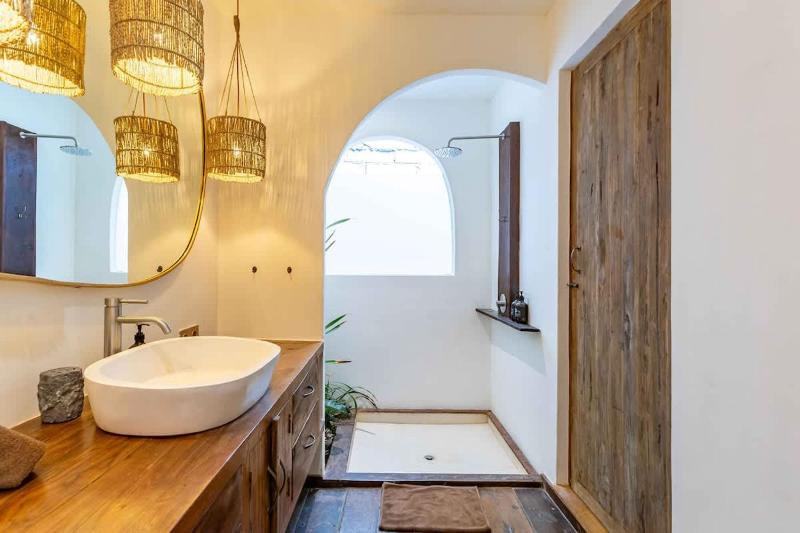 5BR Villa Private Pool Rice Fields view - Canggu - image 50