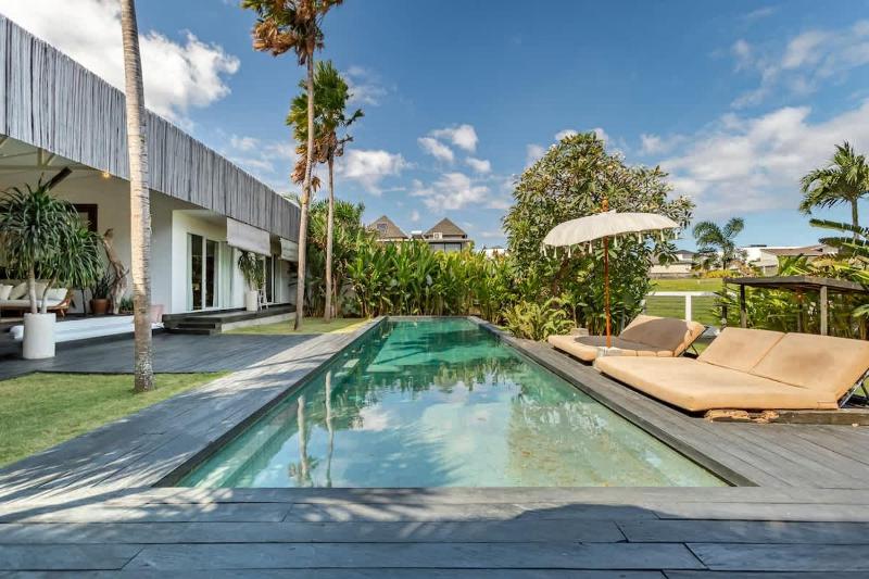 NEW 5BR Villa Rice Field Views Dream Escape - image 22