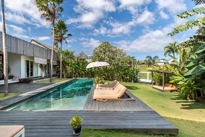 NEW 5BR Villa Rice Field Views Dream Escape - image 36