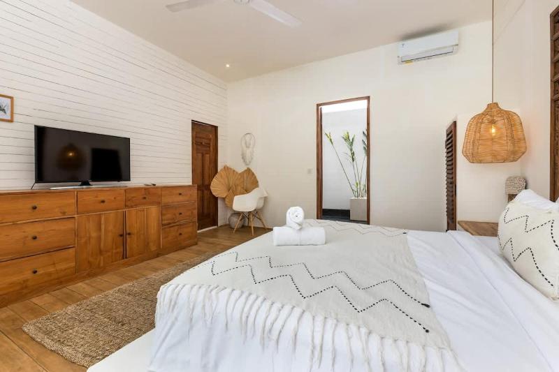 NEW 5BR Villa Rice Field Views Dream Escape - image 34