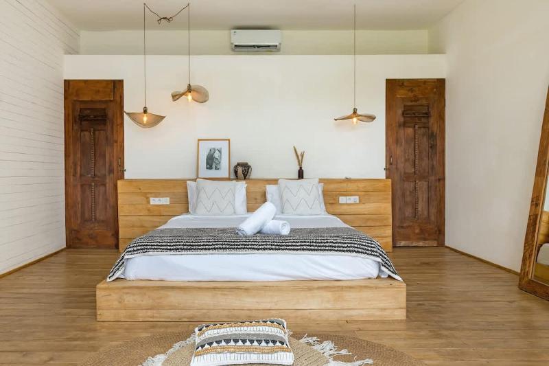 NEW 5BR Villa Rice Field Views Dream Escape - image 26