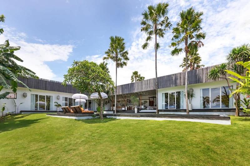NEW 5BR Villa Rice Field Views Dream Escape - image 37