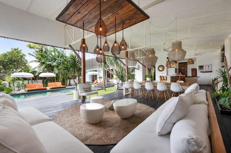 NEW 5BR Villa Rice Field Views Dream Escape - image 9