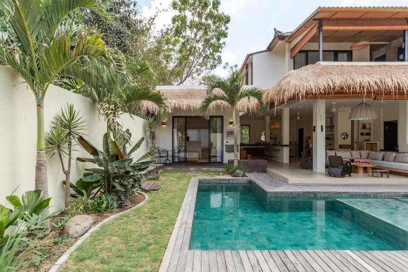 NEW Ideal Stay 4BR - Elegant Villa Family and Friends - image 17