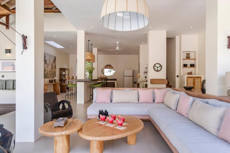 NEW Ideal Stay 4BR - Elegant Villa Family and Friends - image 10