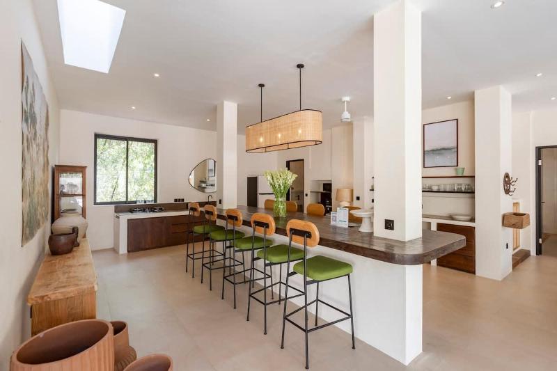 NEW Ideal Stay 4BR - Elegant Villa Family and Friends - image 6