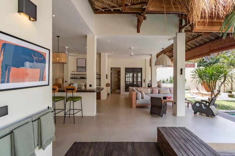 NEW Ideal Stay 4BR - Elegant Villa Family and Friends - image 23