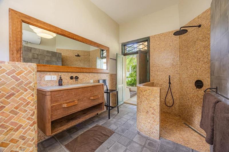 New 4BR Villa Peaceful Garden and Rooftop - image 18