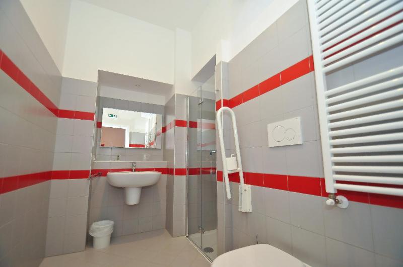 Large Single Room image 4