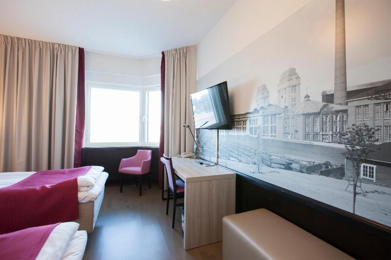 Standard Family Room image 3