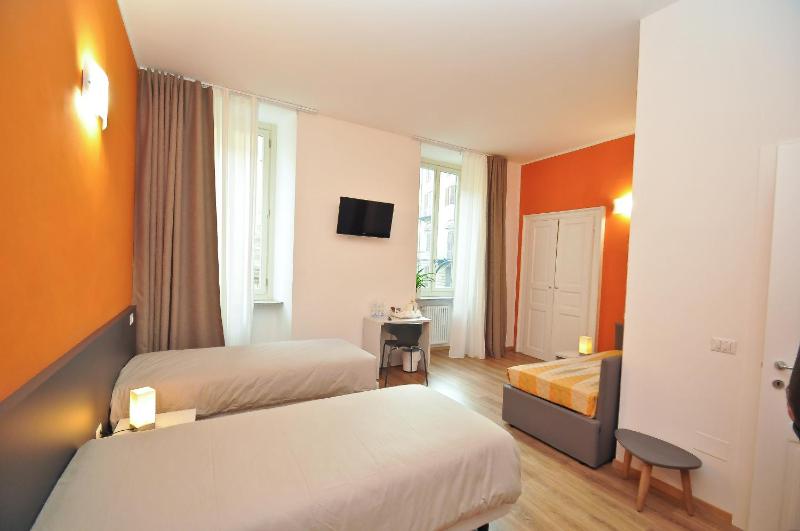 Standard Triple Room image 2