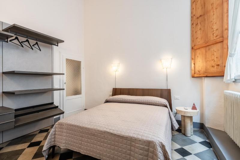 Unika Lucca - image 8