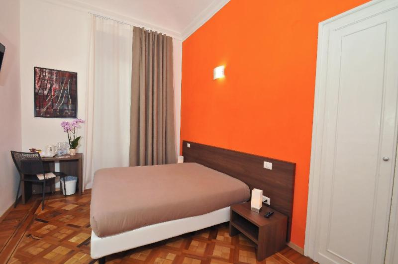 Standard Double or Twin Room image 4