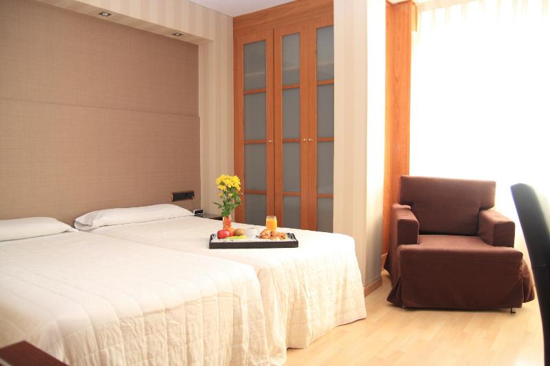 Double or Twin Room image 3