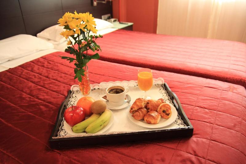 Double or Twin Room image 4