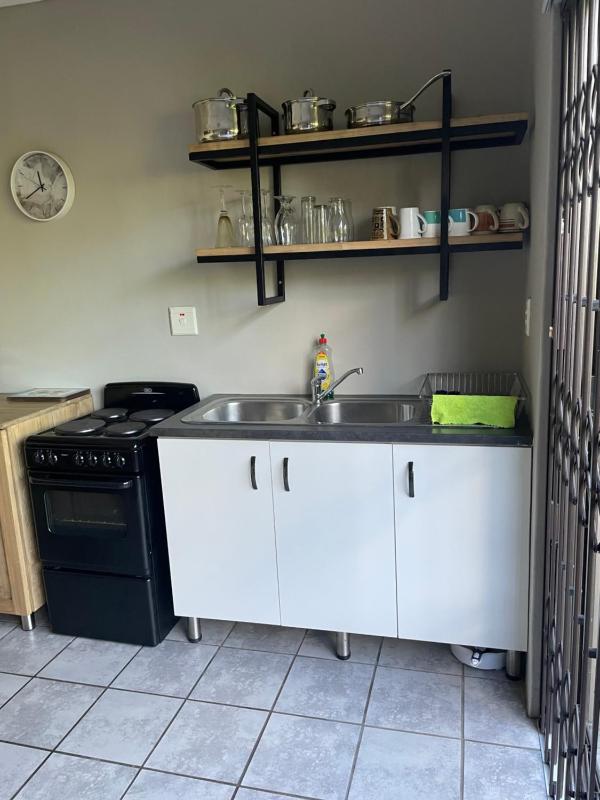 Comfortable 2-bedroom apartment - image 13