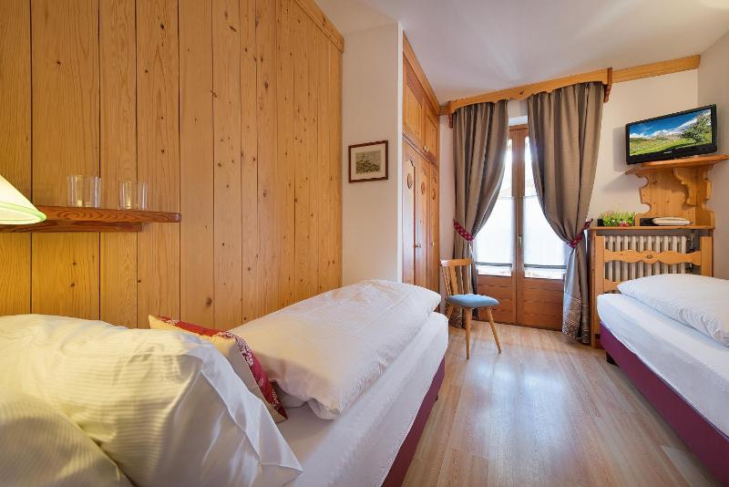 Quadruple Room image 4
