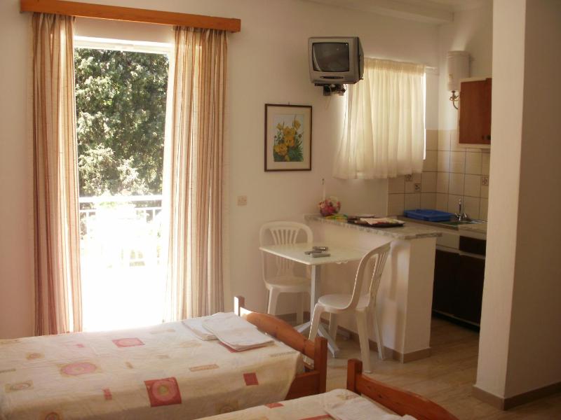 Studio (2 Adults) - Upper Floor image 2