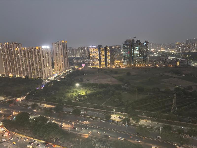 THE CITYLIGHTS STAY Gaur City mall - image 4