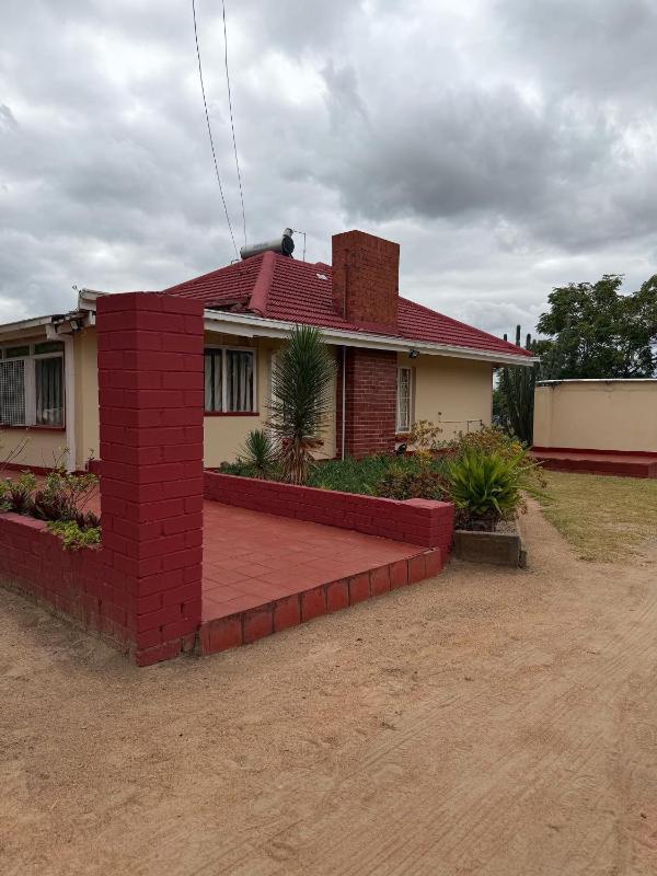 Ensuite Bedroom Near RG Mugabe Airport - image 14