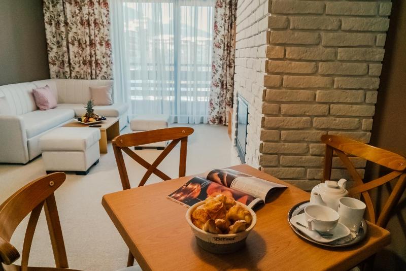 One-Bedroom Apartment (2 Adults + 2 Children) - free Wellness center. image 4