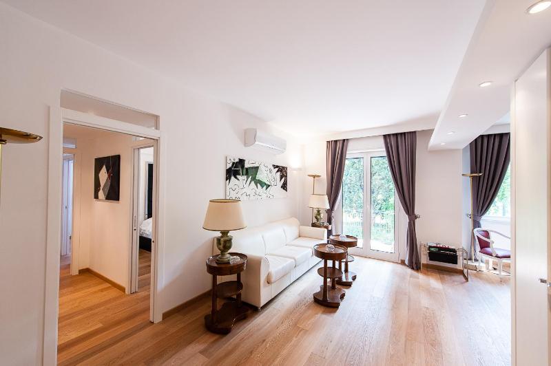 Three-Bedroom Apartment - Via Luigi Bozzo 33 image 3