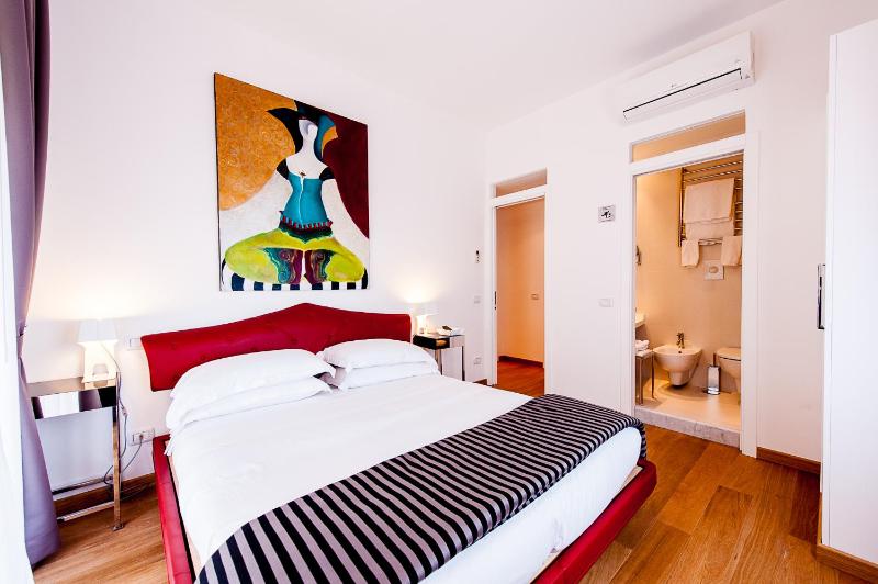 Three-Bedroom Apartment - Via Luigi Bozzo 33 image 3