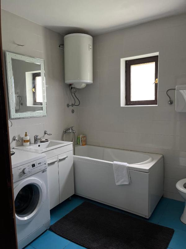 Lovely apartment with beautiful view and parking - image 16