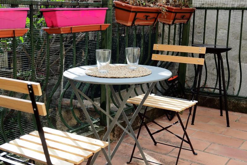 Quiet nest with terrace in the city center - image 10
