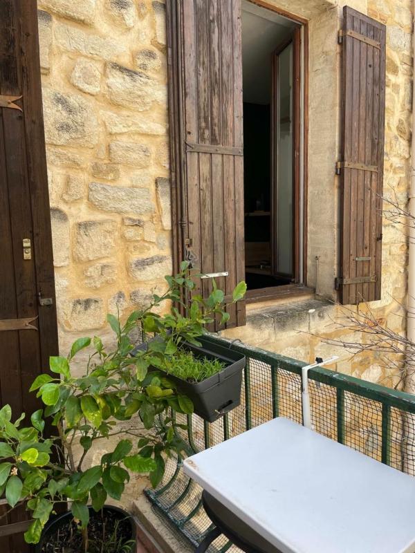 Quiet nest with terrace in the city center - image 9