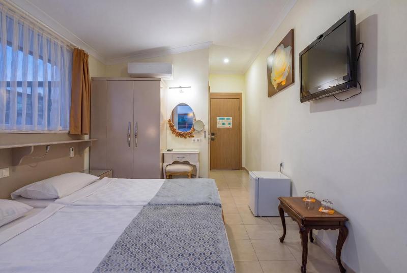 Gallion Hotel - image 6