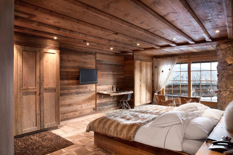 Luxury Suite (6 Adults) image 3