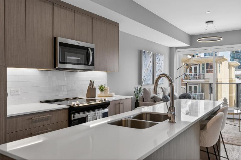 Downtown 2BR AC Mins to Saddledome - image 11