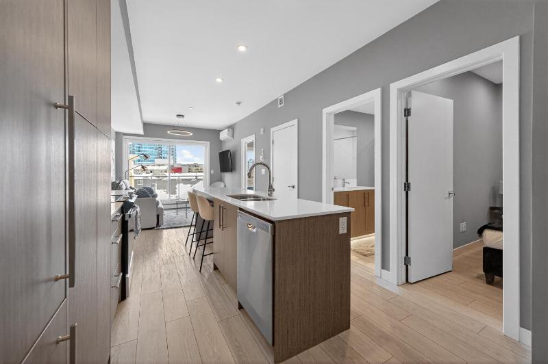 Downtown 2BR AC Mins to Saddledome - image 5