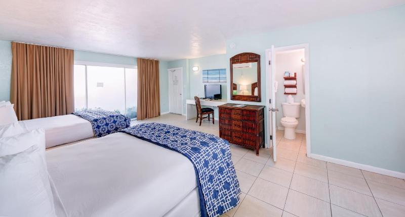 Two Queen Beds Water View image 4